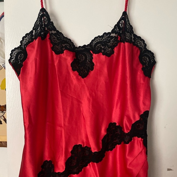 Vintage Victoria’s Secret gold label lace slip - Picture 3 of 14